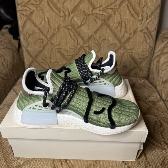 Size 6 - Adidas BBC Ice Cream x Pharrell x NMD Human Race Running Dog - Picture 3 of 9